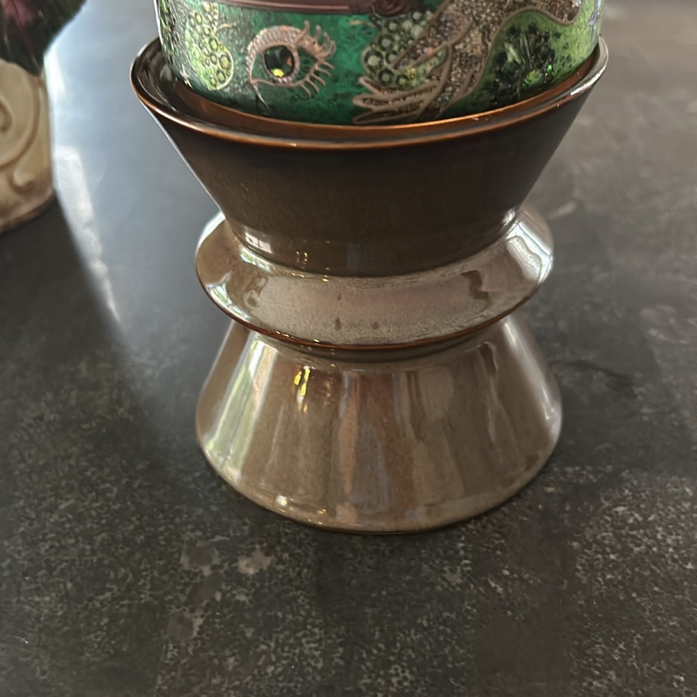 Taupe colored ceramic candle holder - Picture 2 of 4